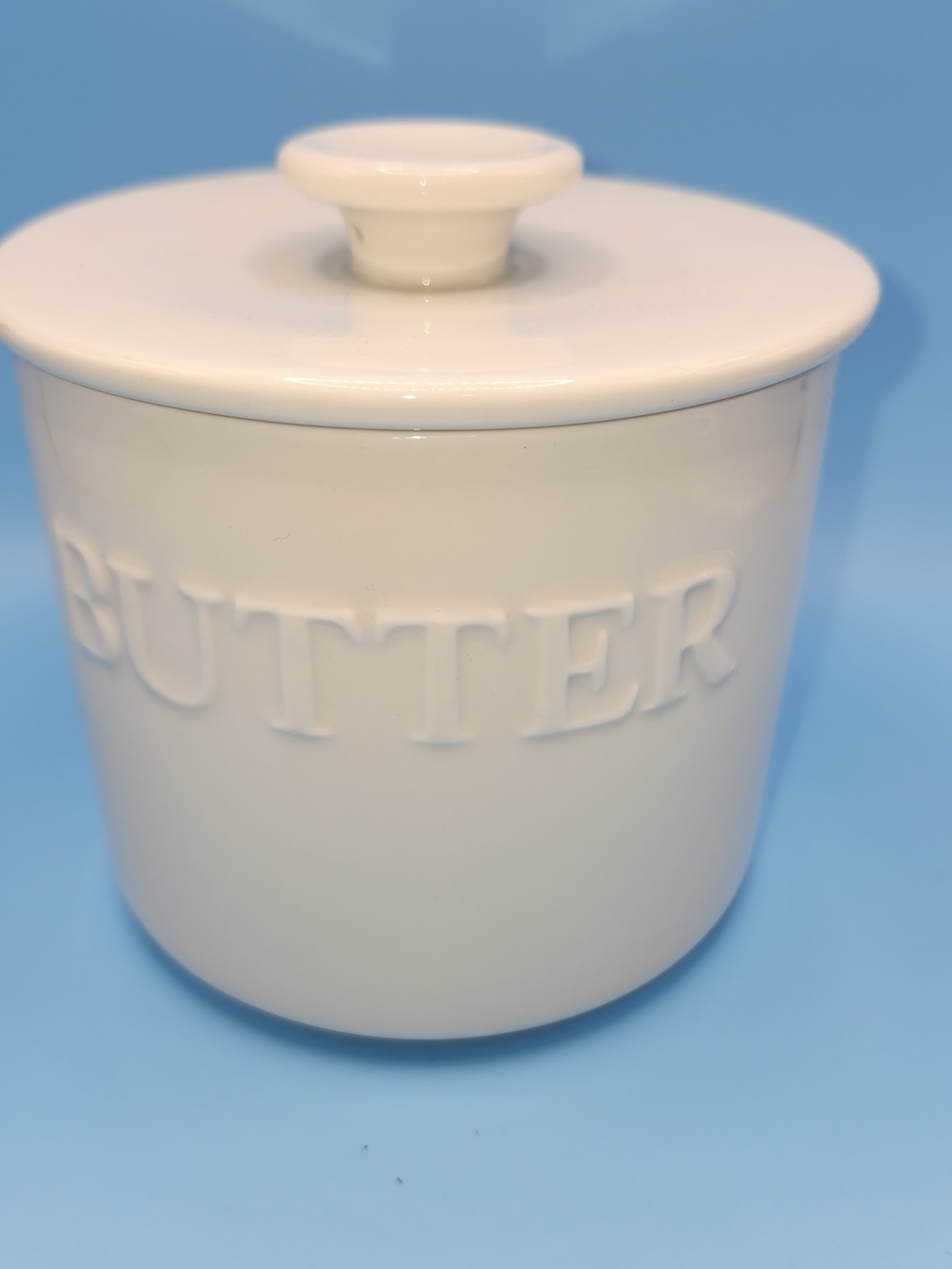 Fitz and Floyd Everyday White Porcelain Butter Crock w/ Lid, Dishwasher Safe